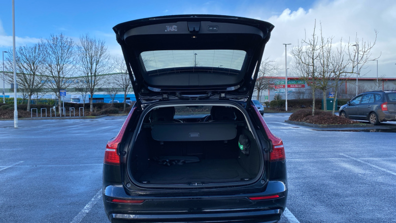 Volvo V60 2.0 B4P Plus Dark 5dr Auto [7 speed] Petrol Estate